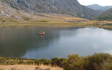 Los lagos de la Cordillera Cantábrica pierden calidad por la acción humana y el calentamiento global