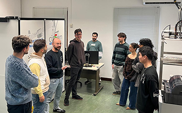 Aprendizaje basado en micro-grupos de investigación transversales para Proyectos Fin de Grado