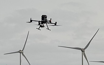 La UPM valida con éxito vuelos autónomos de drones para la inspección de aerogeneradores