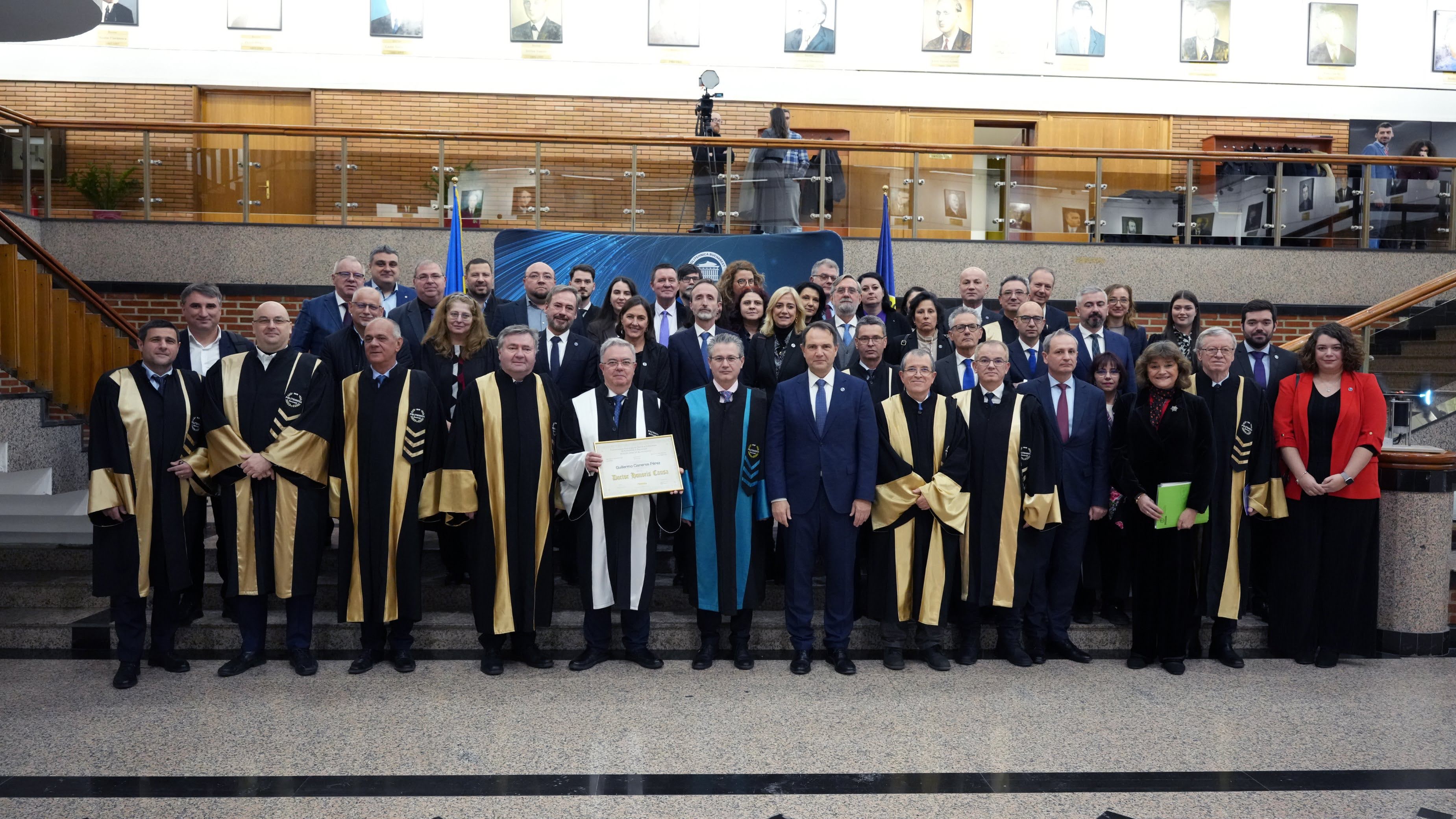 Asistentes a la ceremonia de nombramiento de Guillermo Cisneros