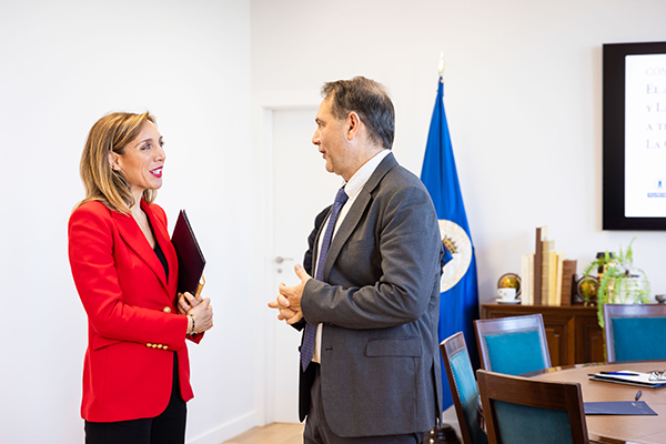 La alcaldesa de Alcorcón, Candelaria Testa, y el rector de la Universidad Politécnica de Madrid, Óscar García Suárez