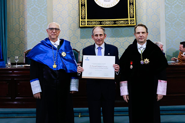 El profesor Pascual Campoy recibe el premio de Investigación