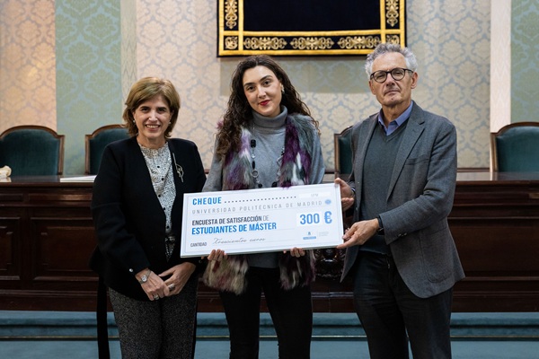 Acto de entrega de los premios a estudiantes, Personal Docente e Investigador (PDI) y Personal Técnico, de Gestión y de Administración y Servicios (PTGAS) que participaron en las encuestas de satisfacción Institucionales. 