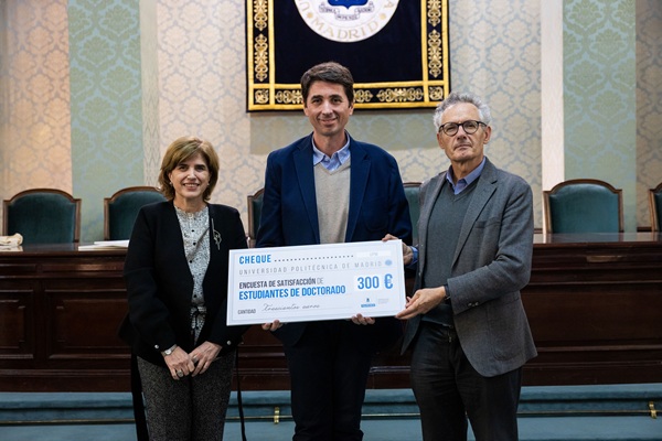 Acto de entrega de los premios a estudiantes, Personal Docente e Investigador (PDI) y Personal Técnico, de Gestión y de Administración y Servicios (PTGAS) que participaron en las encuestas de satisfacción Institucionales.