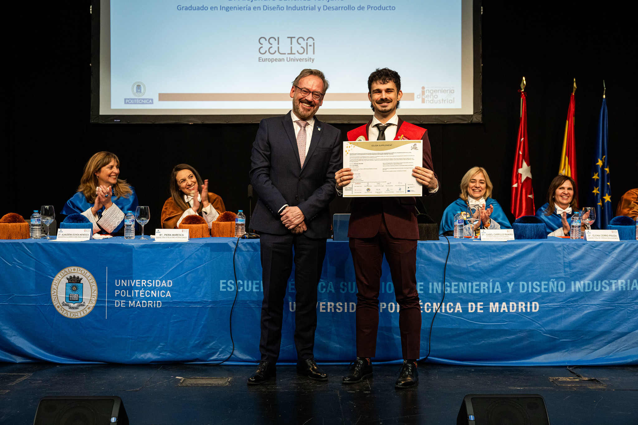 El egresado de ETSIDI Alejandro Sánchez recoge su EELISA Supplement